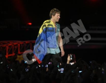 Bon Jovi a cântat cu steagul României pe umeri în faţa a 50.000 de spectatori